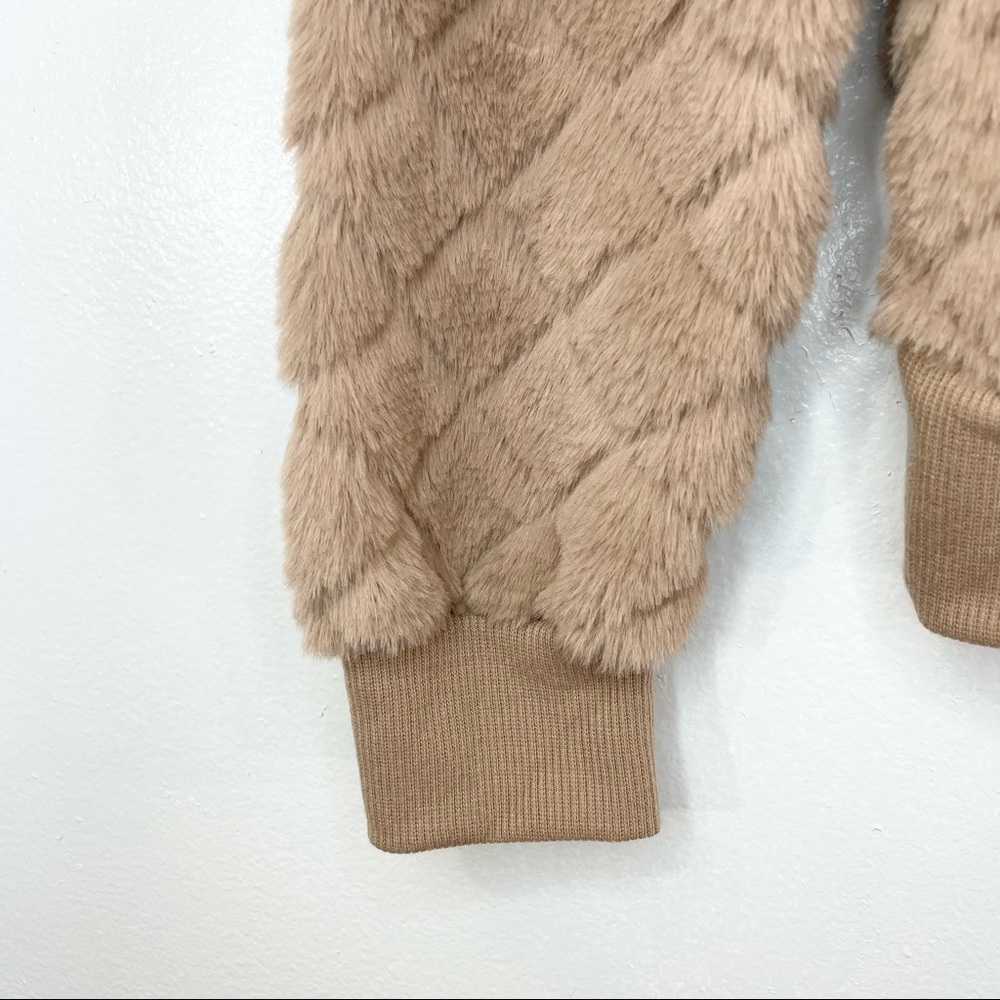 M cozy, soft, crewneck, tan, beige sweat sweater - Picture 5 of 10